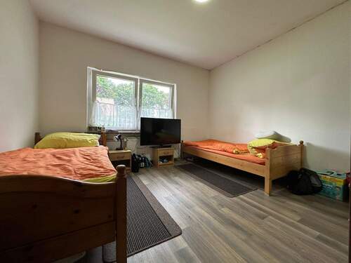 Schlafzimmer 1 EG - 5 Zimmer Mehrfamilienhaus, Wohnhaus in Weener