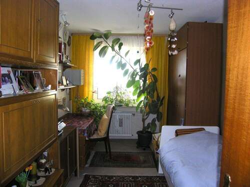 Arbeits- bzw. Kinderzimmer - 