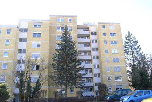 Ansicht Ost - Hauseingang - Etagenwohnung mit 79,00 m&sup2; in Lauf zum Kaufen