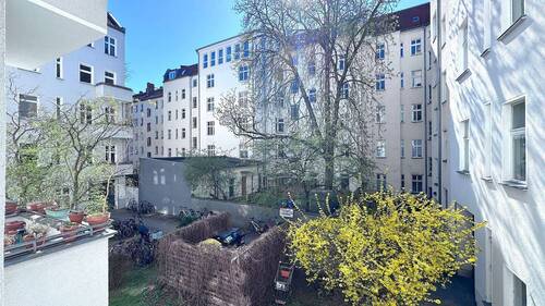 Blick in Innenhof von Wohnzimmer 1 - 