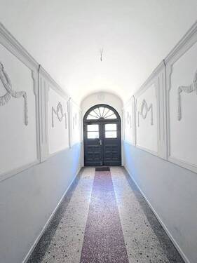 Eingang 1 - 