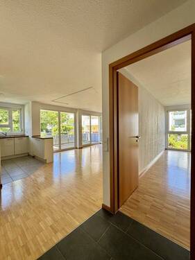Blick ins Wohnzimmer 1 - 3 Zimmer Etagenwohnung in Freiberg am Neckar