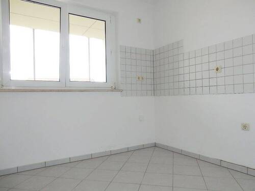 Küche mit Fenster - 2 Zimmer Etagenwohnung in Dresden