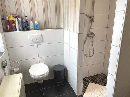 Bad mit Dusche - 