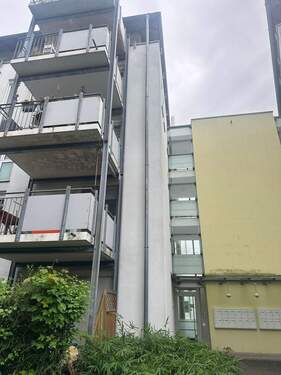 Mehrfamilienhaus mit Balkonen - 