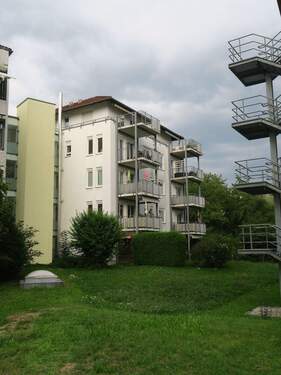 Mehrfamilienhaus mit Balkonen - 