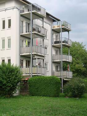 Mehrfamilienhaus mit Balkonen - 