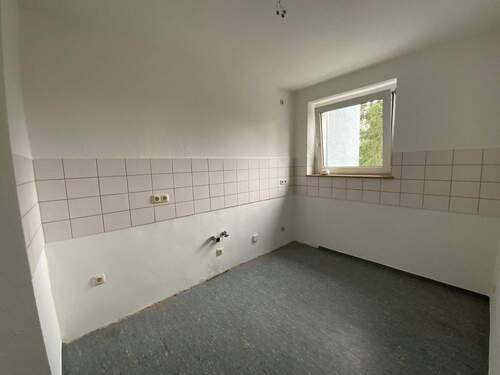Küche mit Fliesenspiegel.JPG - Etagenwohnung mit 64,10 m² in Stadtallendorf zur Miete