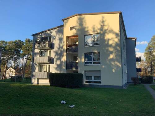 Außenansicht mit Blick auf das Haus und die Balkone - 