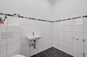 Separates WC mit Waschmaschinenanschluss - 