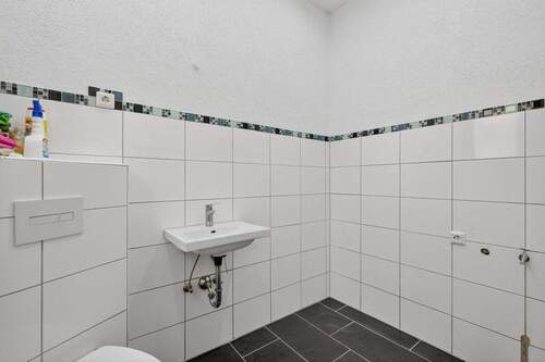 Separates WC mit Waschmaschinenanschluss - 