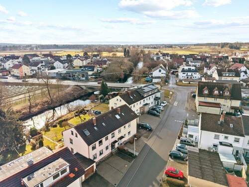 Ansicht Haus mit Umgebungsbebauung - 9 Zimmer Mehrfamilienhaus, Wohnhaus zum Kaufen in Meckenbeuren