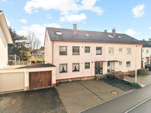 Ansicht Haus-Vorderseite - 9 Zimmer Mehrfamilienhaus, Wohnhaus in Meckenbeuren