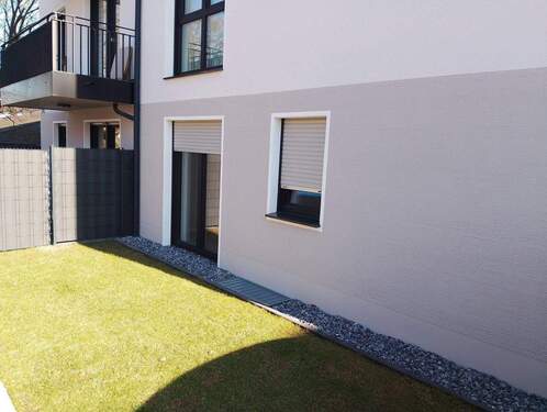 Westansicht mit Garten - 2 Zimmer Etagenwohnung zum Kaufen in Schloß Holte-Stukenbrock