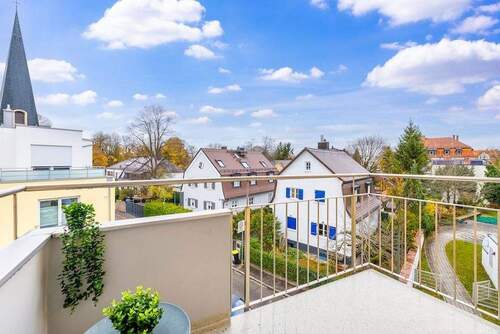 Aussicht Balkon - Frisch sanierte 2-ZKB mit West-Balkon & TG-Stellplatz - Provisionsfrei