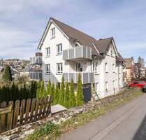 Wohnen über den Dächern von Meschede - Helle Maisonettewohnung mit Balkon und Garage