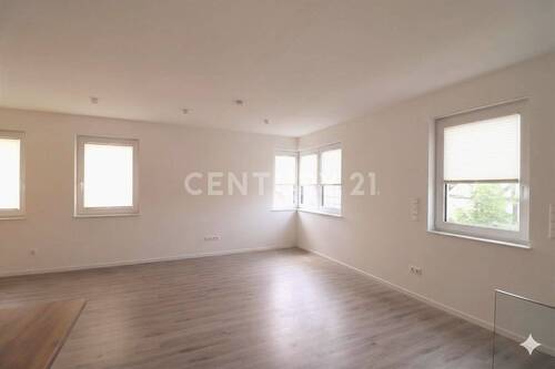 Wohnzimmer mit viel Lichteinfall - 4 Zimmer Etagenwohnung in Braunschweig