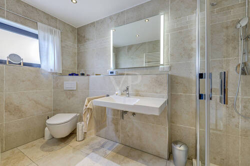 Modernisiertes Badezimmer - 