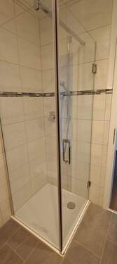 Eckdusche mit Glastüren - 