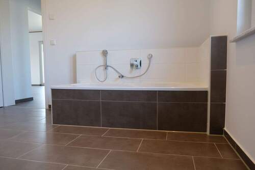 Badezimmer mit Badewanne - 