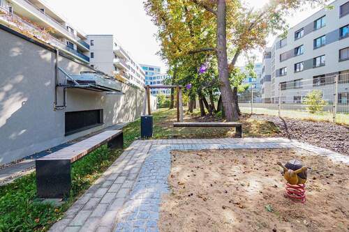 Spielplatz im Hinterhof - 