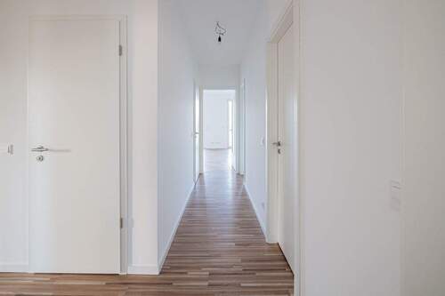 Flur Bild 3 - Etagenwohnung mit 99,00 m&sup2; in Dresden zur Miete