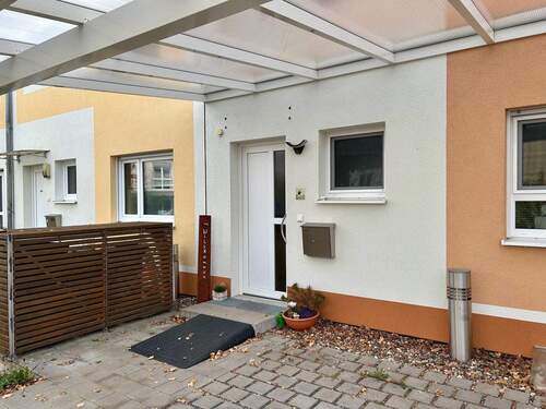 überdachter Eingangsbereich - 