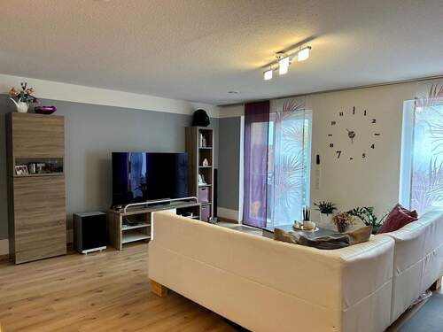 offen gestalteter Wohn... - 6 Zimmer Reihenendhaus zum Kaufen in Adelsdorf