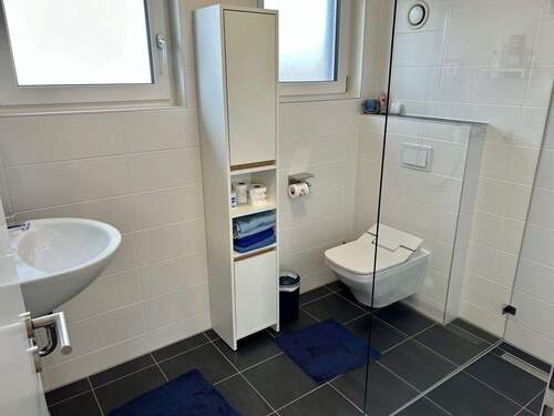 Bad mit begehbarer Dusche im DG - 