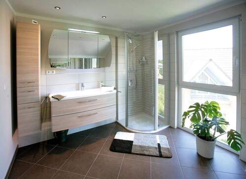 Bad mit Dusche+ Infrarotkabine - 