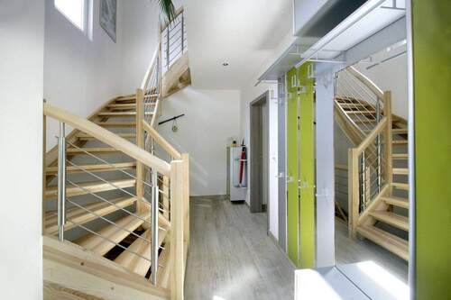 Treppenhaus mit Einbauschränke - 