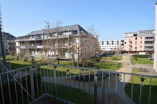 Blick vom Sonnenbalkon - 2 Zimmer Etagenwohnung zum Kaufen in Mainz