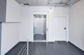 MODERNES TREPPENHAUS 1 MIT AUFZUG (1000kg) - 