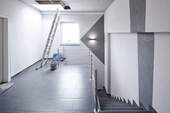 MODERNES TREPPENHAUS 1 MIT AUFZUG (1000kg) - 