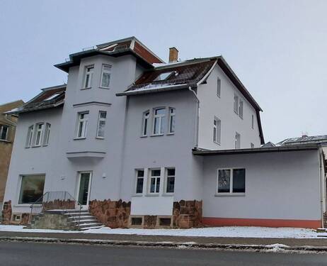 Objektansicht straßenseitig - 