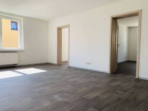 Wohnzimmer mit angrenzender Küche und SZi - 