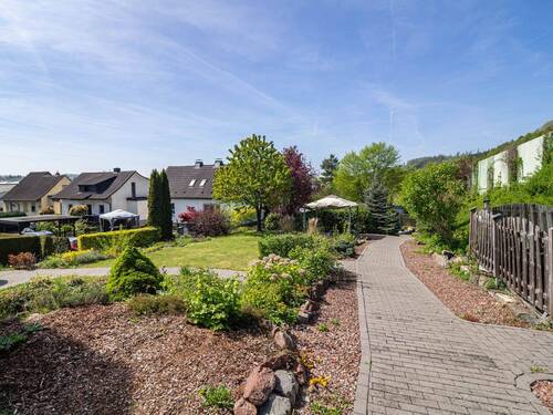 Außenansicht - Mehrfamilienhaus, Wohnhaus mit 320,00 m&sup2; in Arnsberg / Hüsten zum Kaufen