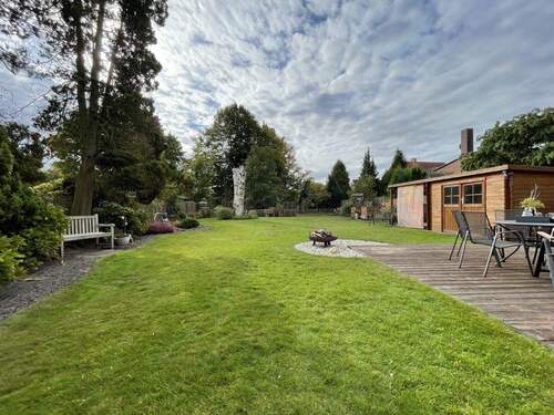 Garten mit Gartenhaus - 