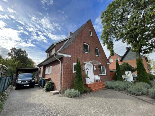 Frontansicht - Einfamilienhaus mit Charme und Großzügigkeit