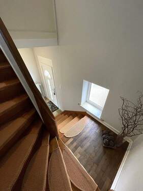 geschwungene Holztreppe - 