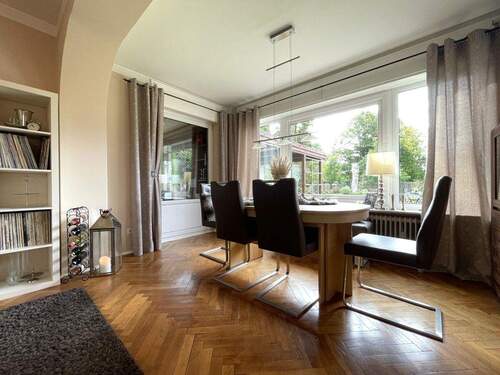 Essbereich mit Blick in den Garten - 