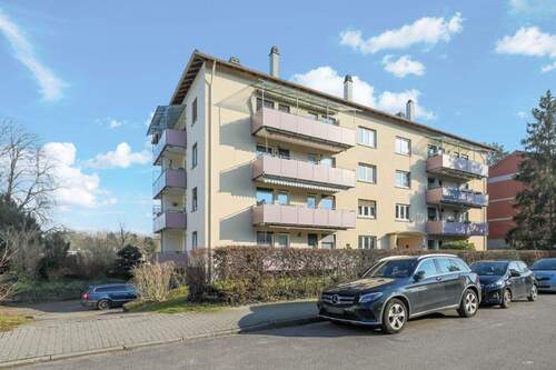 Straßenansicht - 3-Zimmerwohnung in sehr ruhiger Lage mit 2 Balkonen, toller Aufteilung und Einzelgarage (Erbpacht)