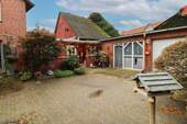 Innenhof - 8 Zimmer Mehrfamilienhaus, Wohnhaus zum Kaufen in Wahrenholz