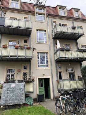 Hofansicht mit Balkonen - 3 Zimmer Etagenwohnung zur Miete in Dresden