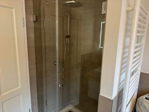 Vollbad mit Dusche - 