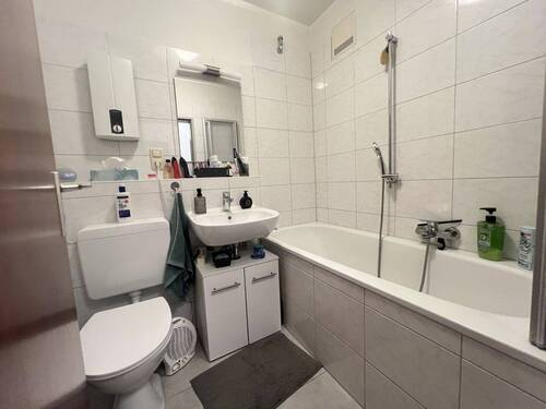 Beispiel modernisiertes Wannenbad - 