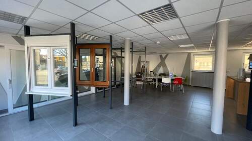 Verkaufraum - Büro Laden Praxis Gewerbe mit bester Sichtbarkeit-Kreuzung-Bushaltestelle-große Schaufenster