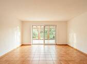 Wohnzimmer leer retuschiert im Erdgeschoss - Einfamilienhaus mit 248,00 m&sup2; in Stahnsdorf zum Kaufen