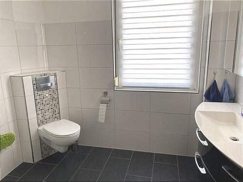 Bad I mit ebenerdiger Dusche - 