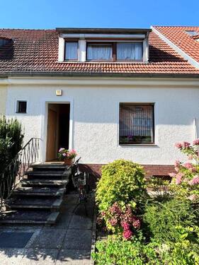 Hausansicht_vorn - 4 Zimmer Reihenmittelhaus zum Kaufen in Berlin